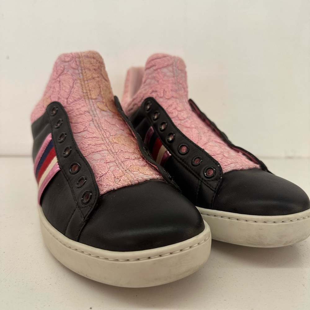 Gucci Pink Textured Sneakers